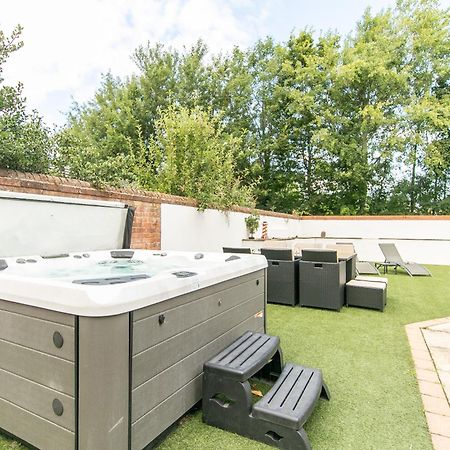 The Hot Tub Townhouse By Holiday Heim Lytham St Annes Zewnętrze zdjęcie