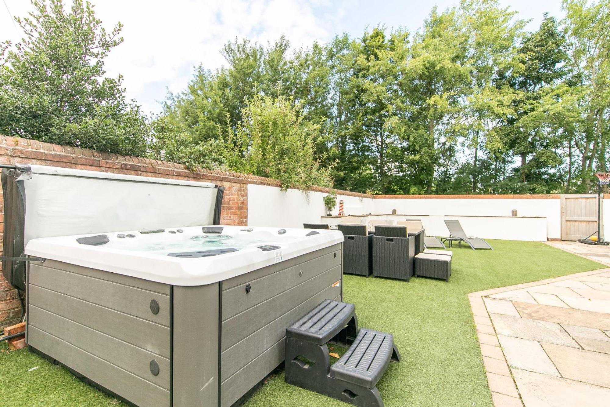 The Hot Tub Townhouse By Holiday Heim Lytham St Annes Zewnętrze zdjęcie