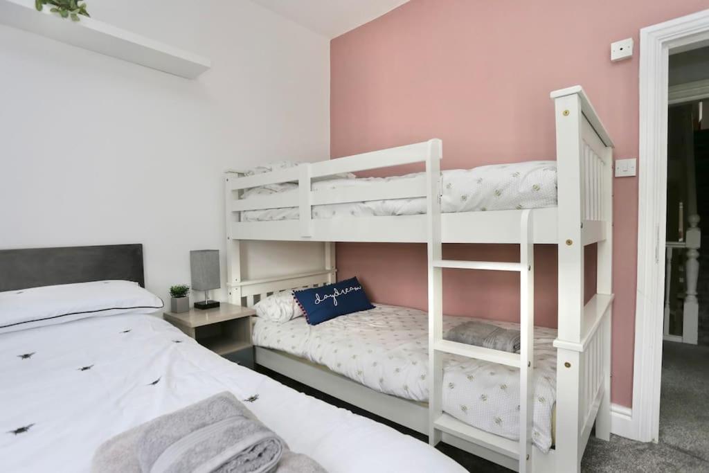 The Hot Tub Townhouse By Holiday Heim Lytham St Annes Zewnętrze zdjęcie
