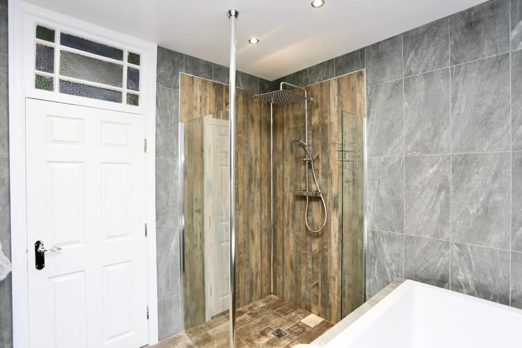 The Hot Tub Townhouse By Holiday Heim Lytham St Annes Zewnętrze zdjęcie