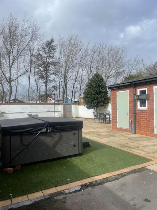 The Hot Tub Townhouse By Holiday Heim Lytham St Annes Zewnętrze zdjęcie