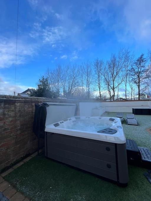 The Hot Tub Townhouse By Holiday Heim Lytham St Annes Zewnętrze zdjęcie
