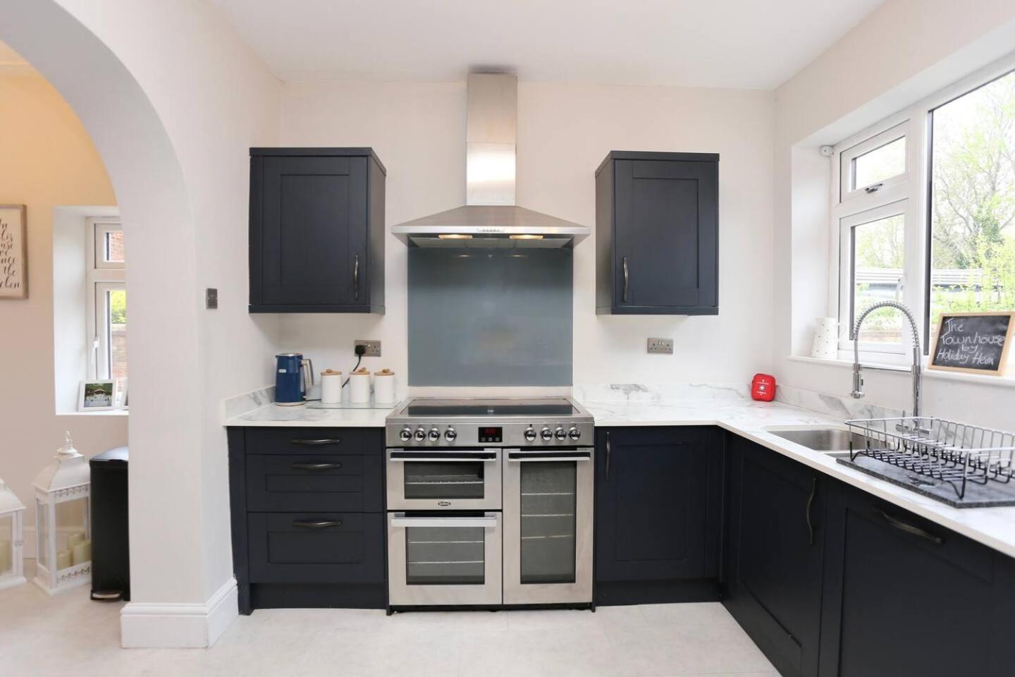 The Hot Tub Townhouse By Holiday Heim Lytham St Annes Zewnętrze zdjęcie