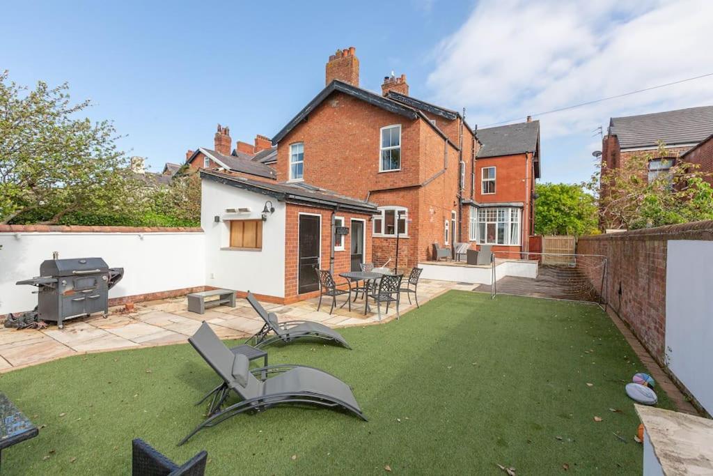 The Hot Tub Townhouse By Holiday Heim Lytham St Annes Zewnętrze zdjęcie