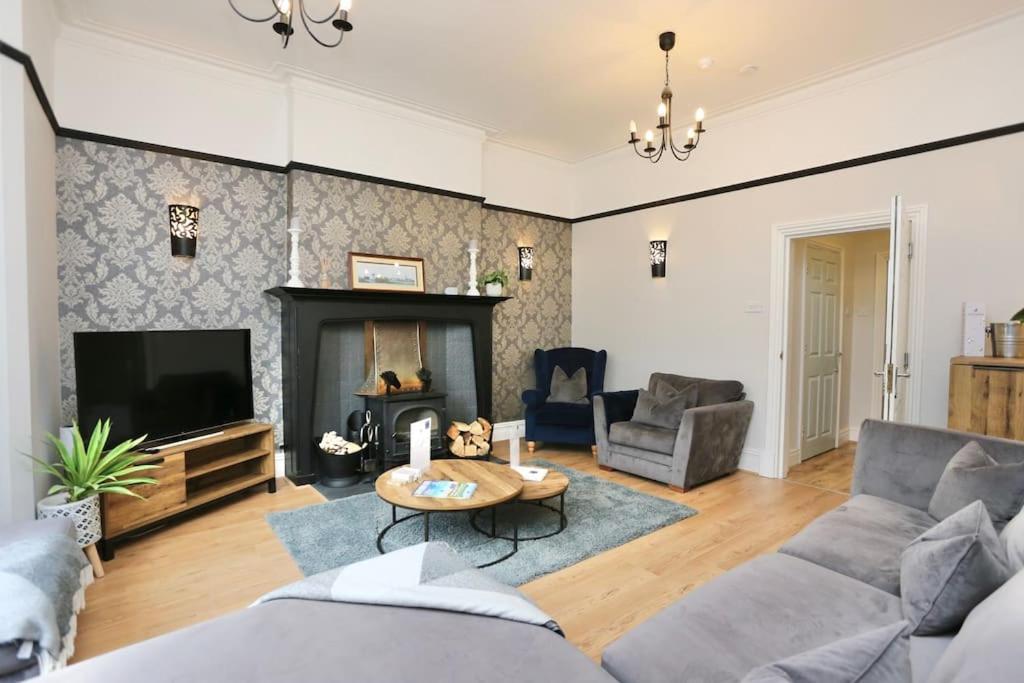 The Hot Tub Townhouse By Holiday Heim Lytham St Annes Zewnętrze zdjęcie