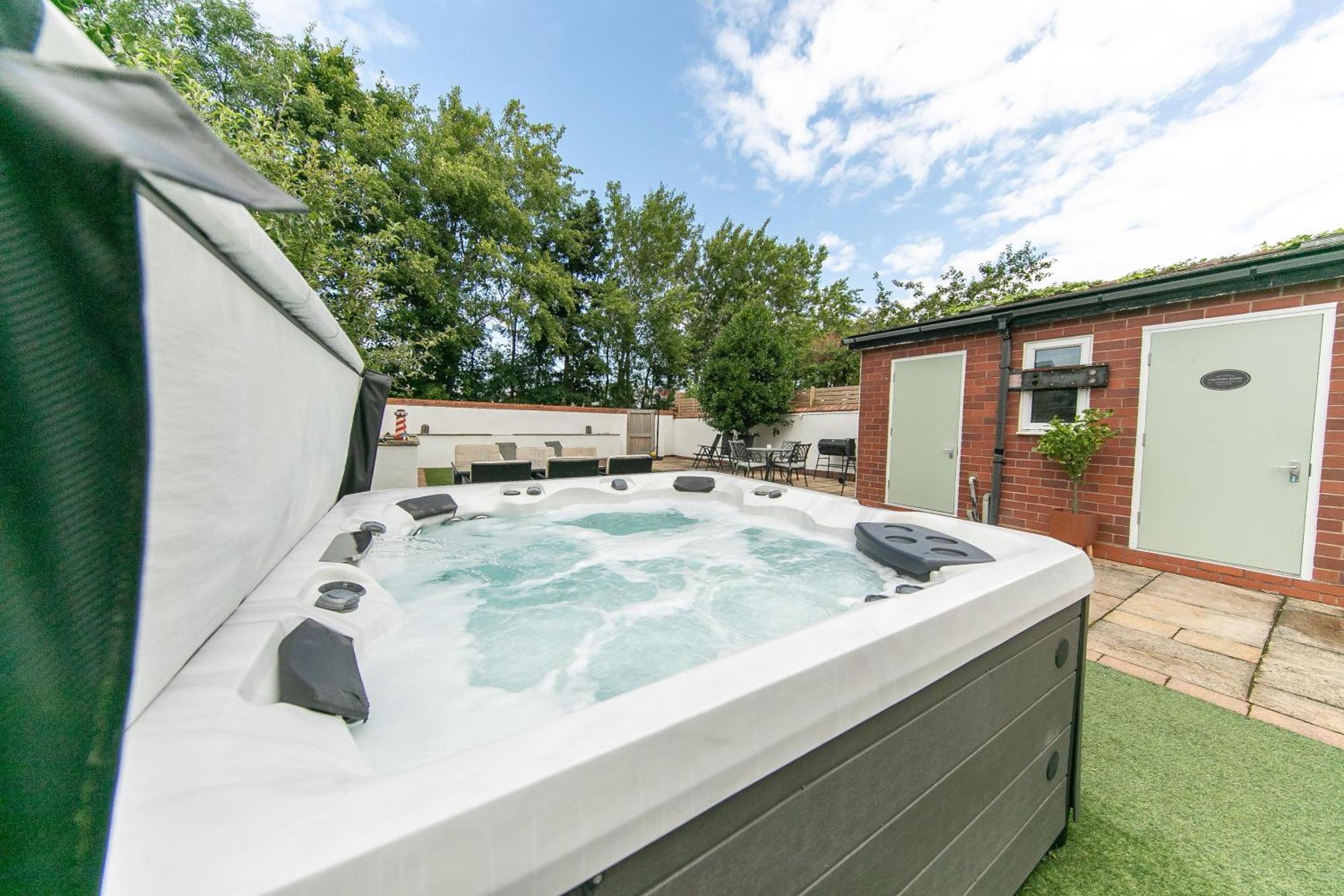 The Hot Tub Townhouse By Holiday Heim Lytham St Annes Zewnętrze zdjęcie